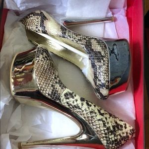Wild pair NEW. Snake pumps size 7 women